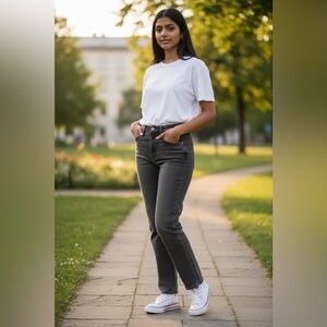 🤍 Zara High-Rise Gray Straight Jeans | Size 4 | 28” Inseam | Soft Washed Gray